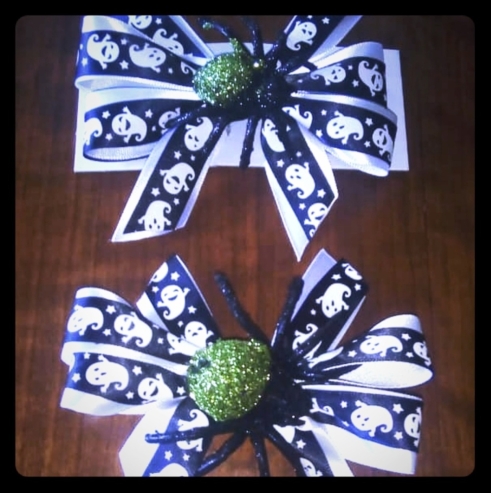 Bows. Girls